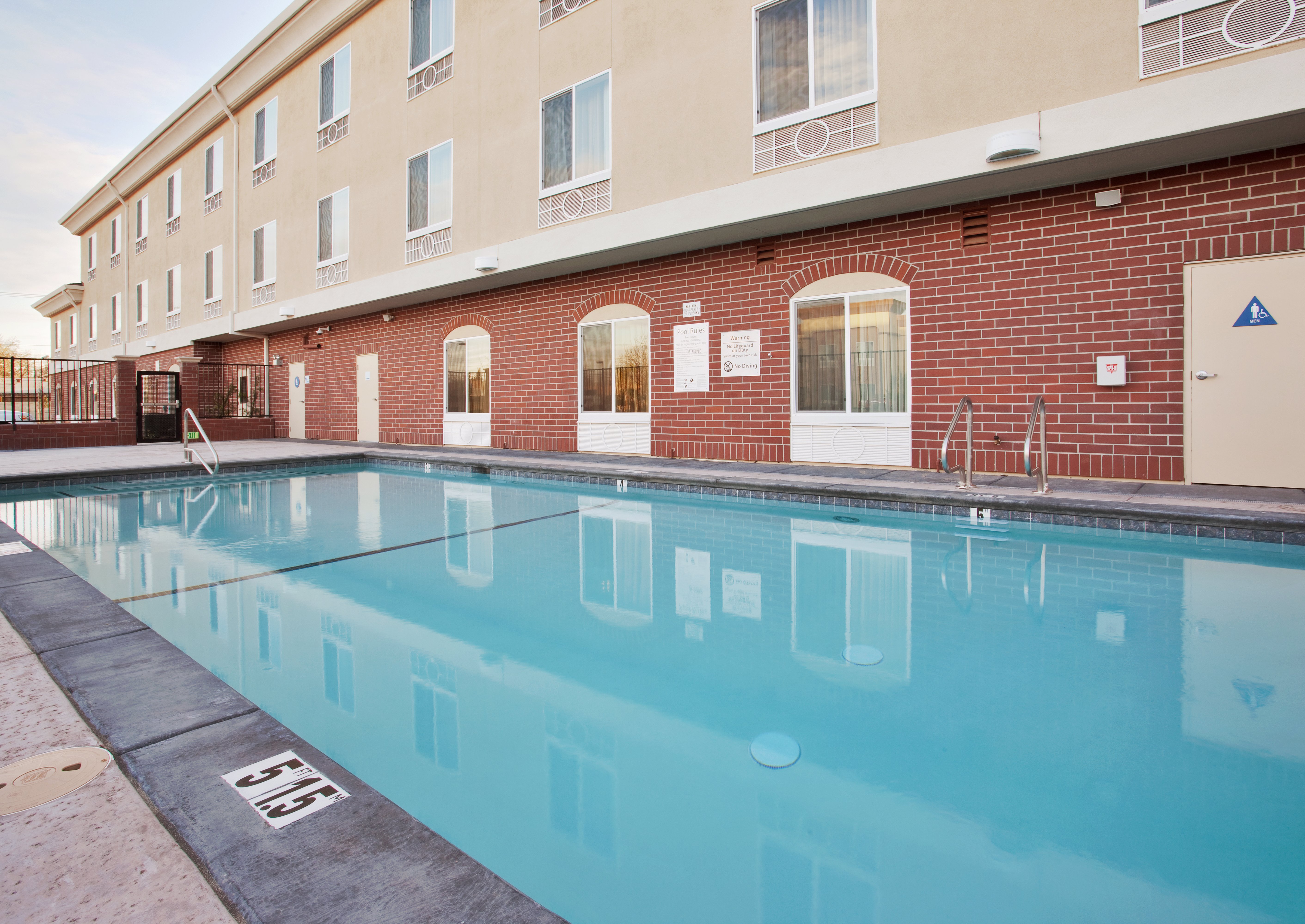 holiday inn express and suites sacramento ne cal expo