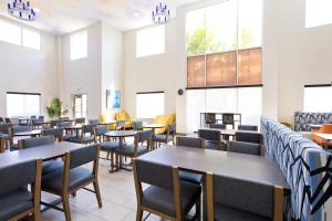 holiday inn express and suites sacramento ne cal expo