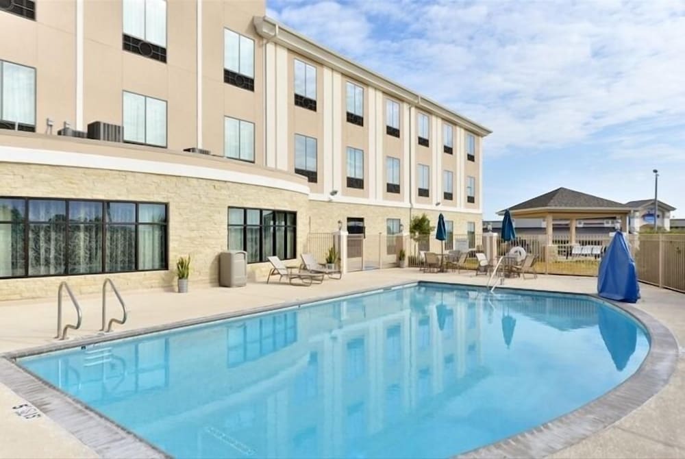 holiday inn express hotel and suites schulenburg by ihg