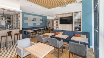Holiday Inn Express Hotel & Suites Schulenburg By Ihg,Eagle Lake>>Columbus,3 star