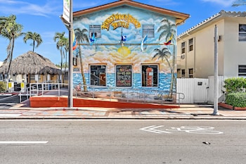 hollywood beach blue wave