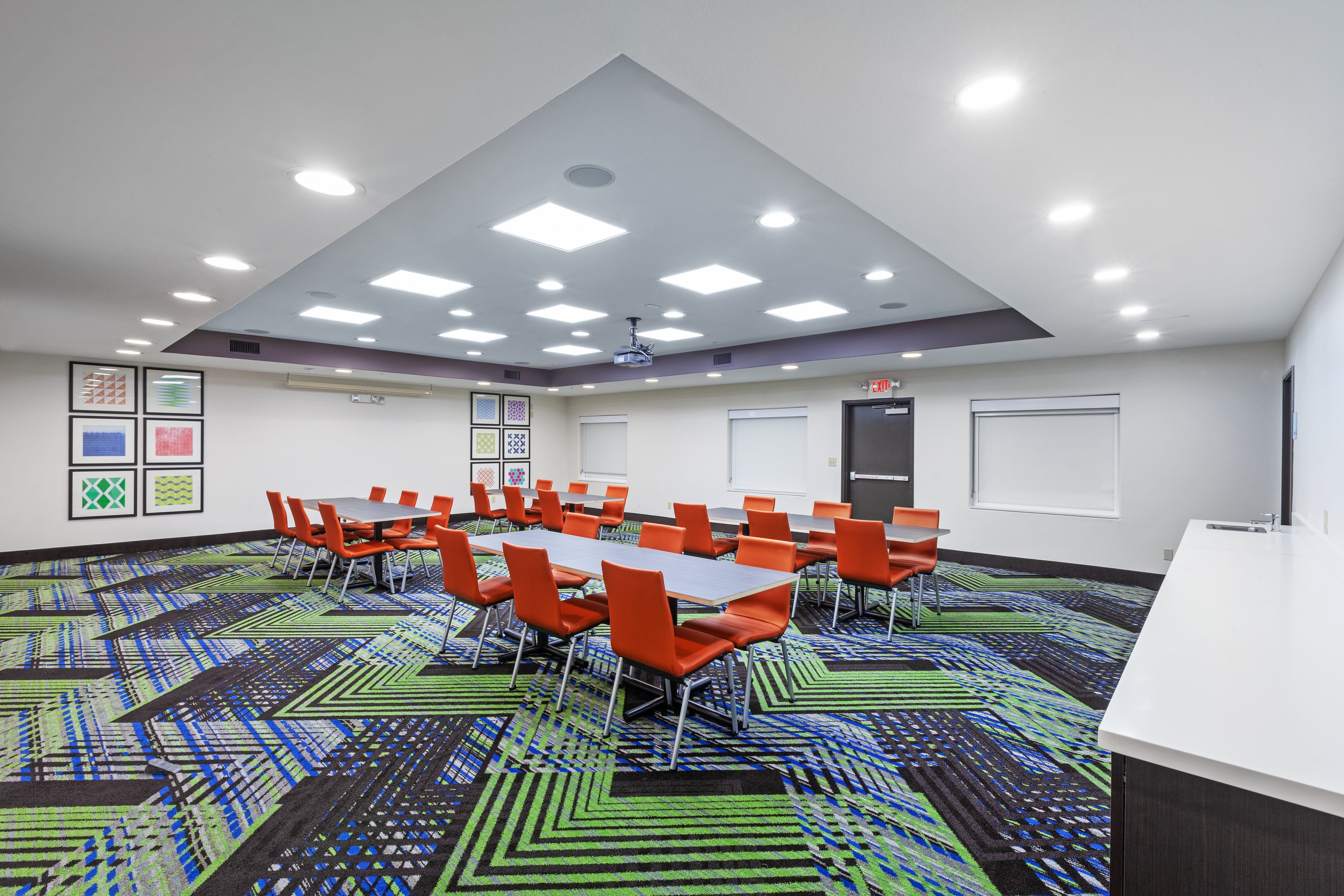 holiday inn express hotel and suites sealy by ihg