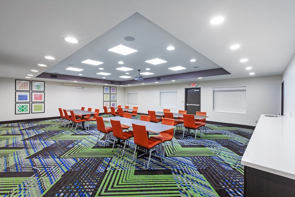 holiday inn express hotel and suites sealy by ihg