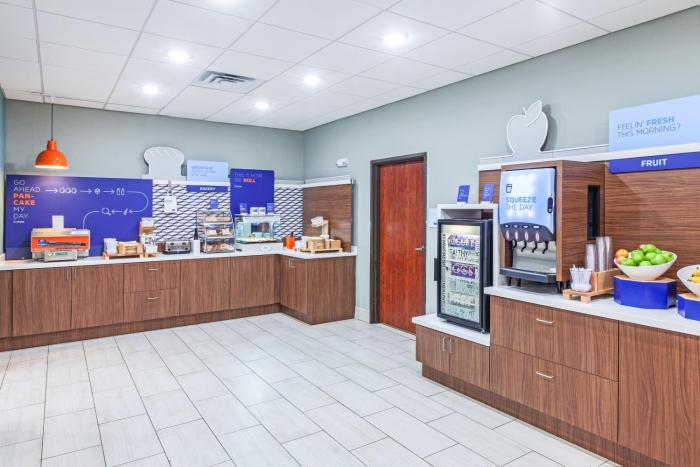 holiday inn express hotel and suites sealy by ihg