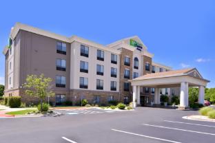 holiday inn express and suites selma by ihg