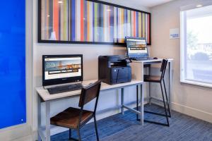 holiday inn express and suites selma by ihg