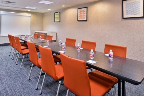 holiday inn express and suites selma by ihg