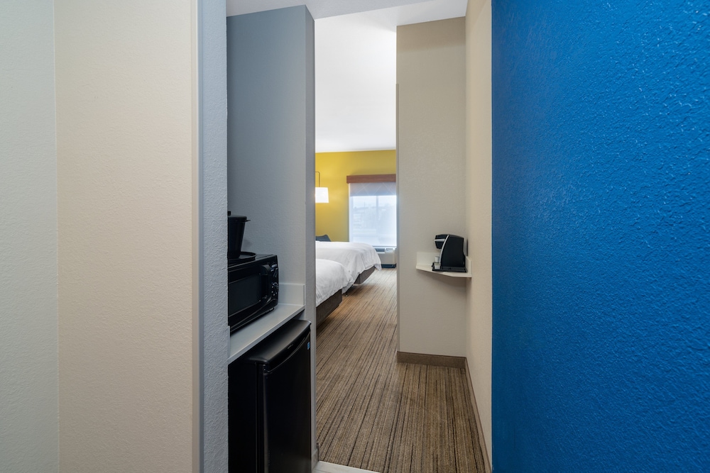 holiday inn express hotel and suites talladega by ihg