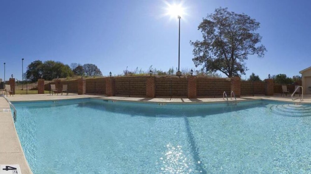 holiday inn express hotel and suites talladega by ihg