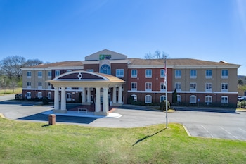 Holiday Inn Express Hotel & Suites Talladega By Ihg,Oxford>>Calhoun County,3 star