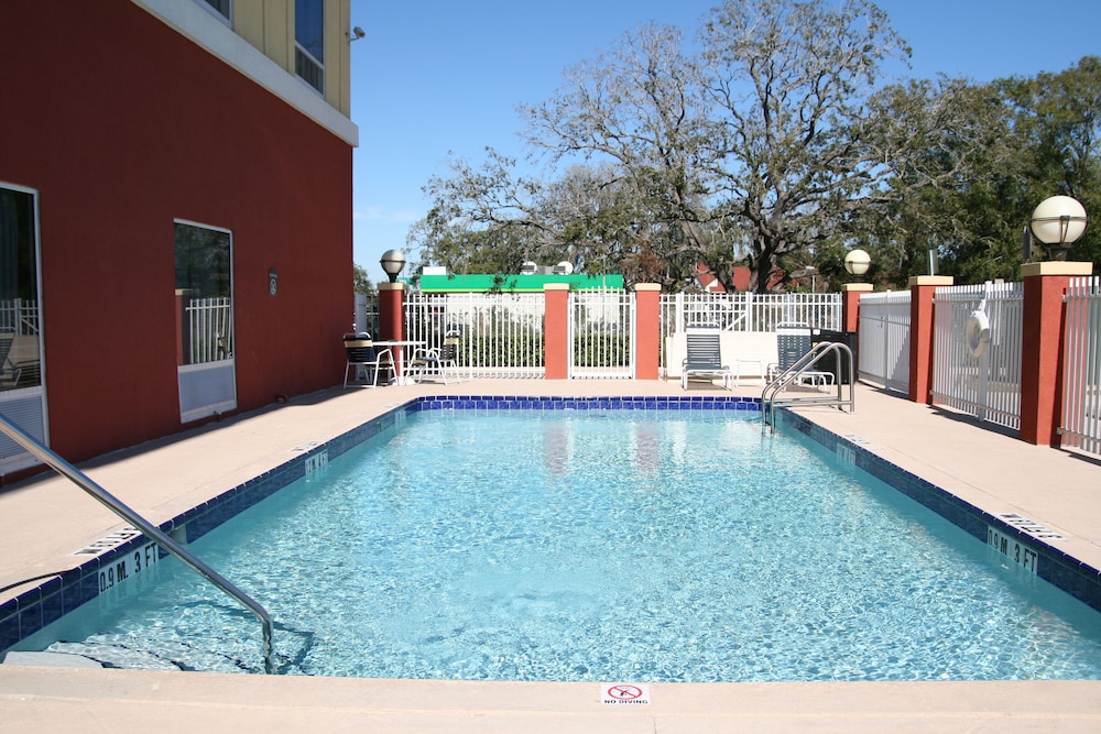 holiday inn express hotel and suites tampa fairgrounds casino by ihg