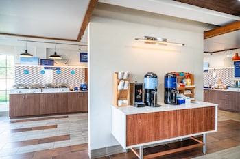 Holiday Inn Express Hotel & Suites Tappahannock By Ihg,Tappahannock>>Mathews County,3 star