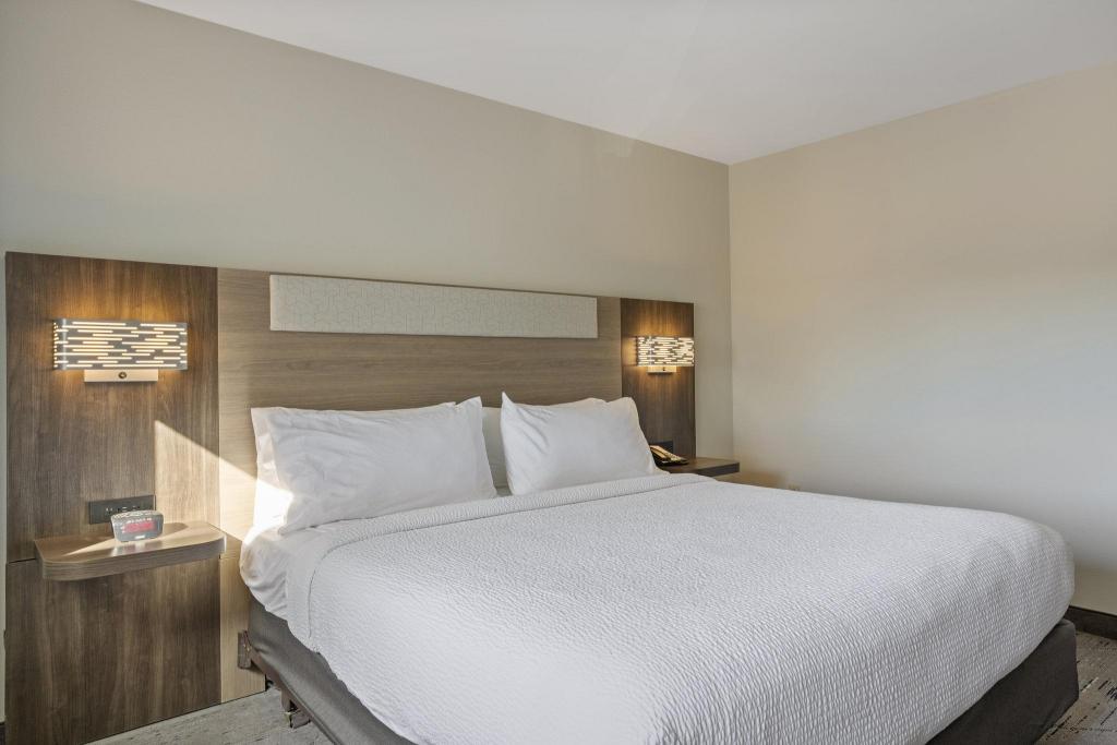 holiday inn express hotel and suites torrington by ihg