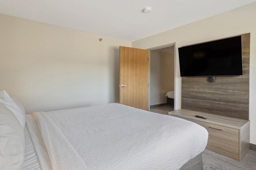 holiday inn express hotel and suites torrington by ihg