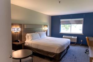 holiday inn express hotel and suites torrington by ihg