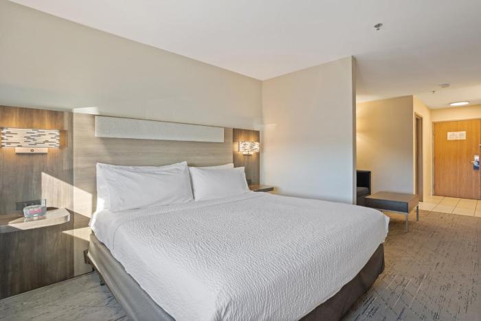 holiday inn express hotel and suites torrington by ihg
