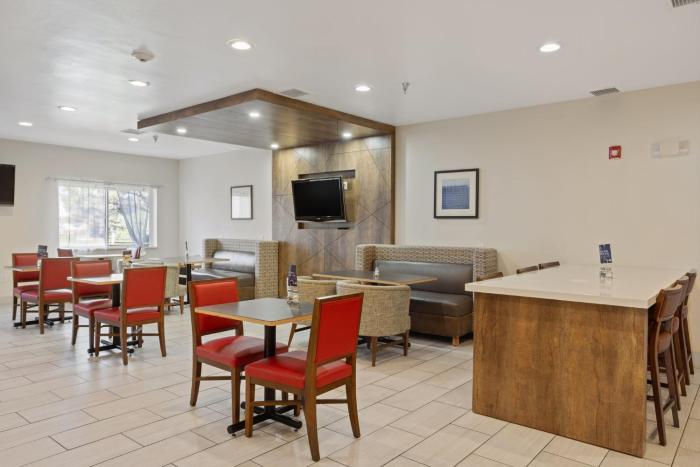 holiday inn express hotel and suites torrington by ihg