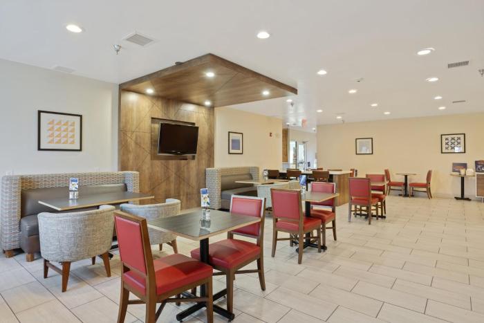holiday inn express hotel and suites torrington by ihg