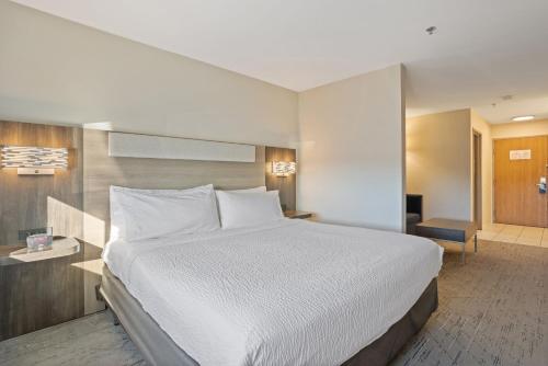holiday inn express hotel and suites torrington by ihg