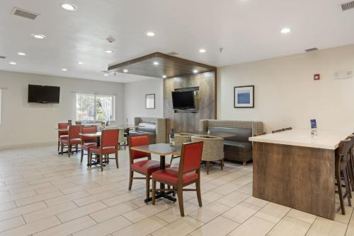 holiday inn express hotel and suites torrington by ihg