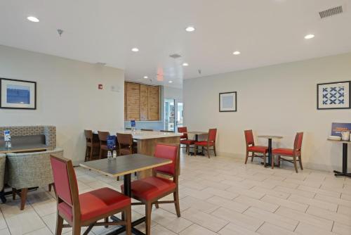 holiday inn express hotel and suites torrington by ihg