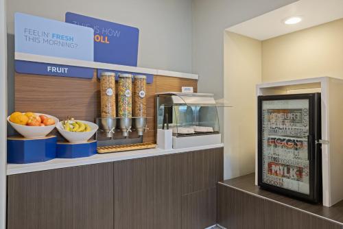 holiday inn express hotel and suites torrington by ihg