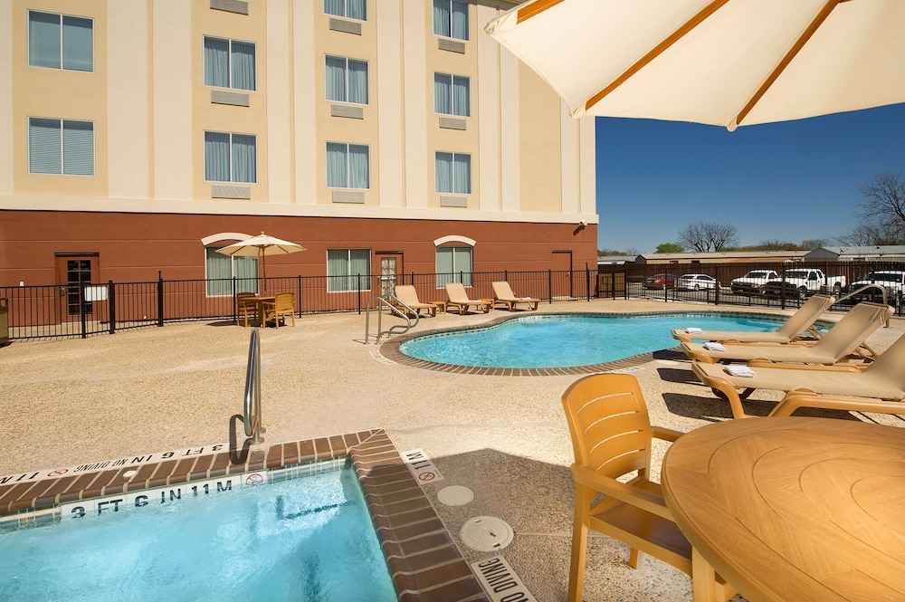holiday inn express hotel and suites uvalde by ihg