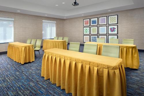 holiday inn express hotel and suites uvalde by ihg