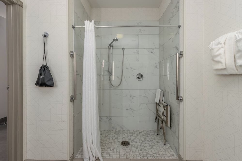 holiday inn express hotel and suites vancouver mall by ihg