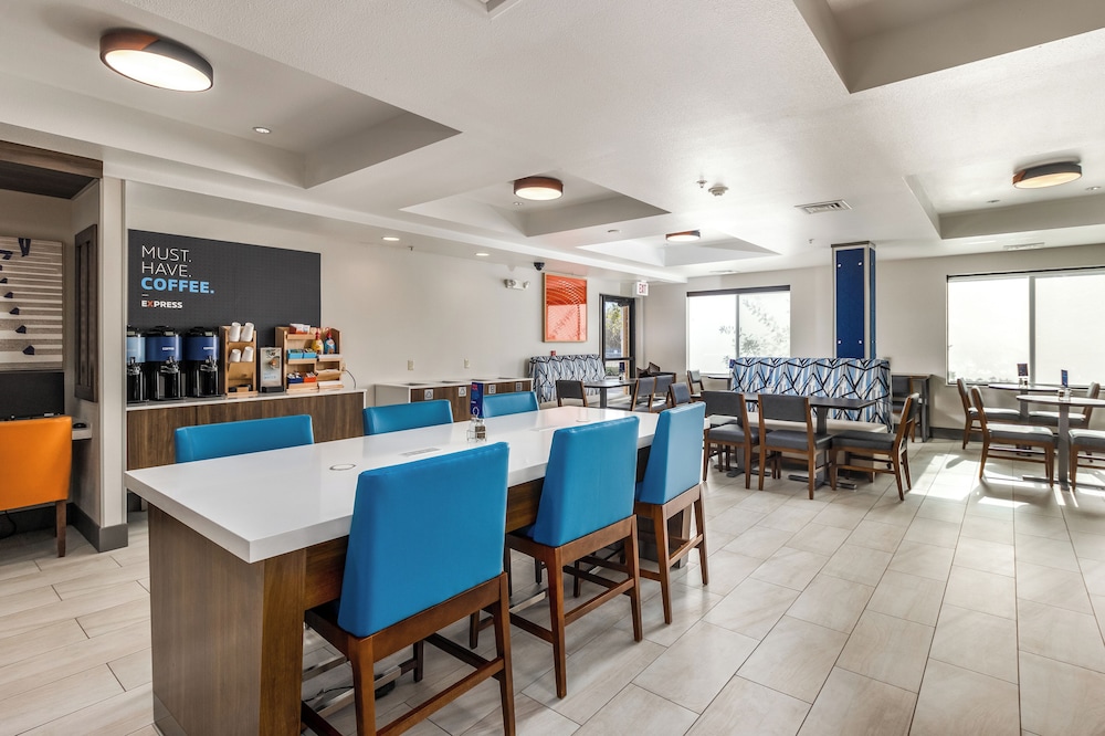 holiday inn express hotel and suites vancouver mall by ihg