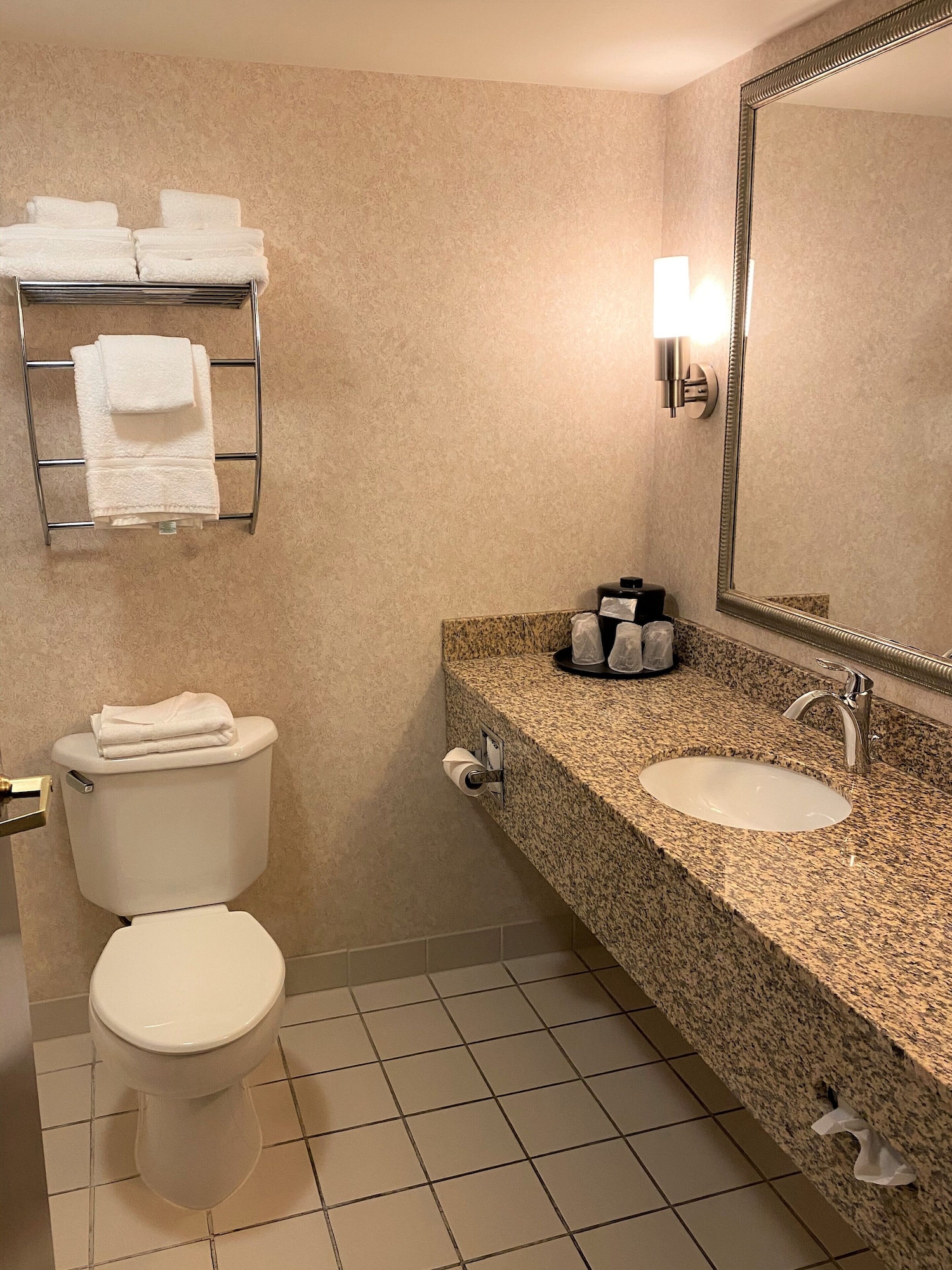 holiday inn express and suites wadsworth by ihg