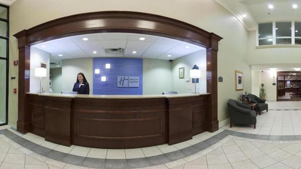 holiday inn express and suites wadsworth by ihg
