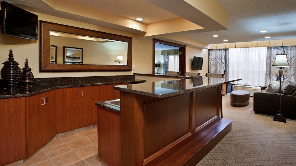 holiday inn express and suites wadsworth by ihg