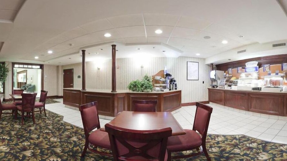 holiday inn express and suites wadsworth by ihg