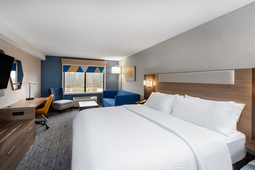 holiday inn express and suites wadsworth by ihg