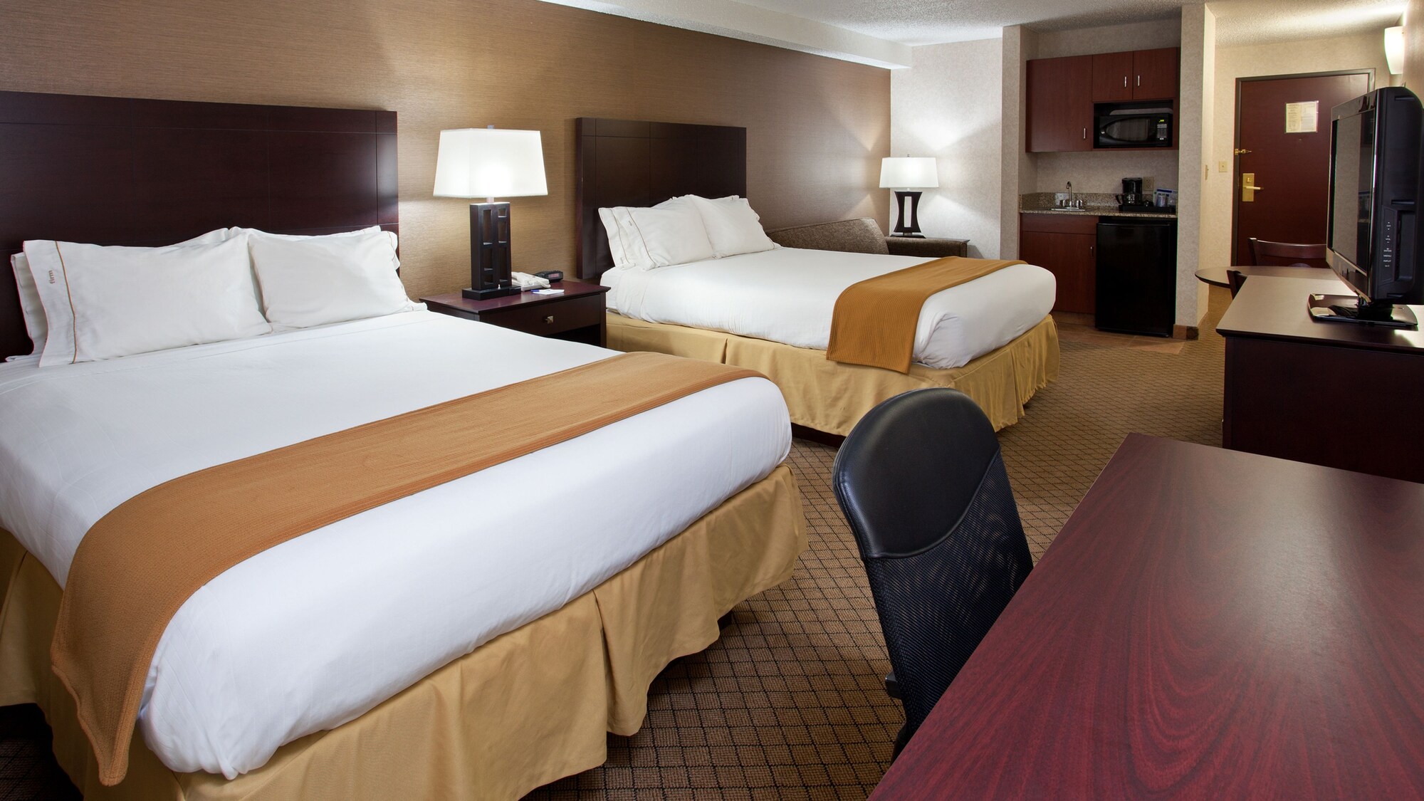 holiday inn express and suites wadsworth by ihg