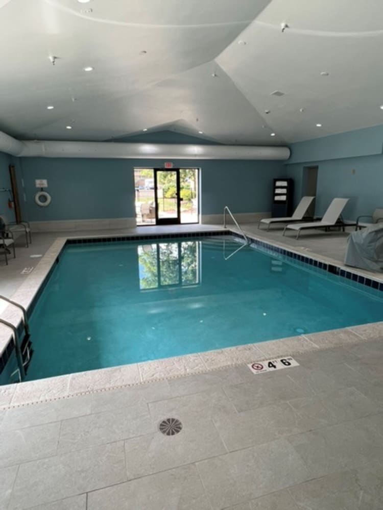 holiday inn express and suites wadsworth by ihg