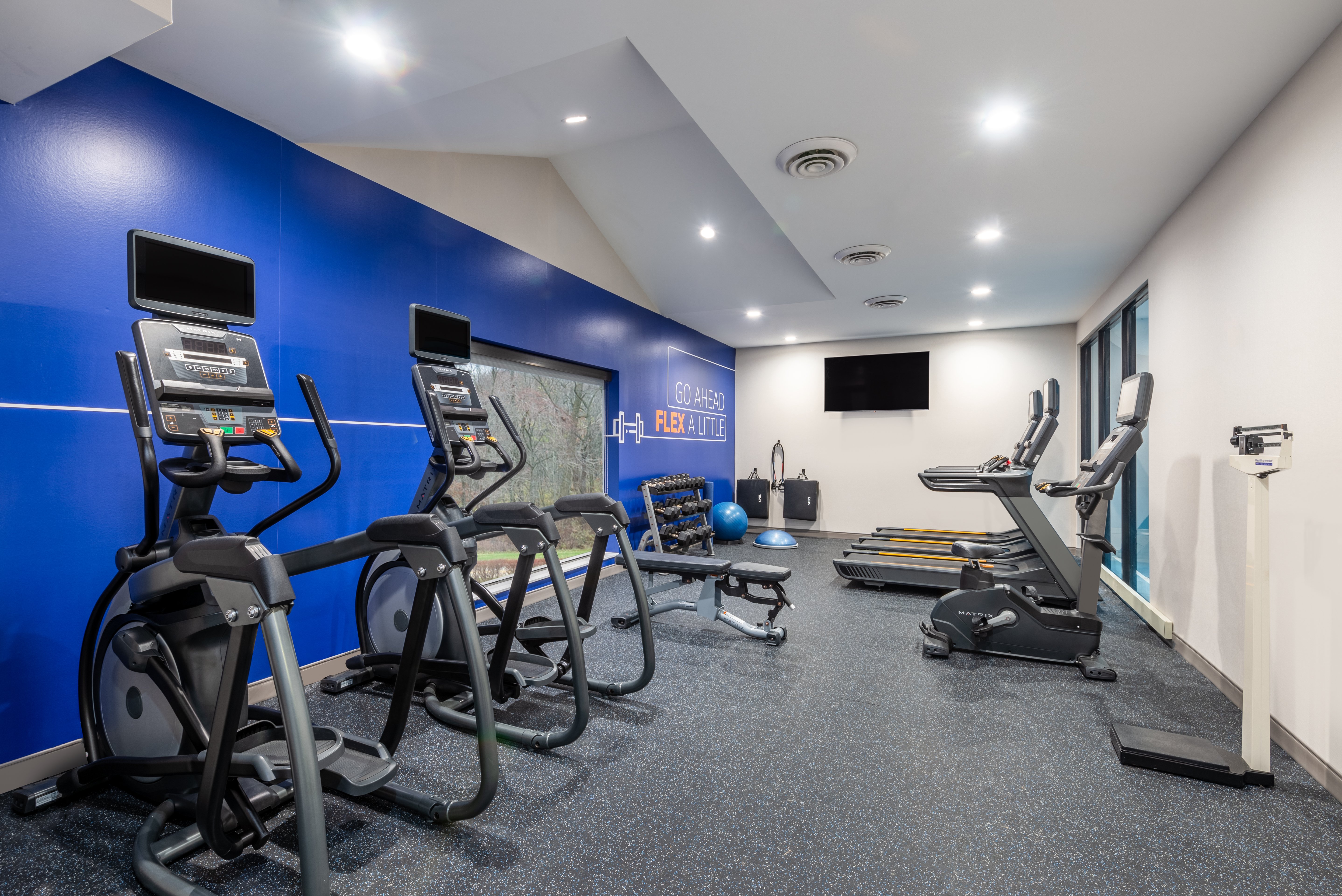 holiday inn express and suites wadsworth by ihg