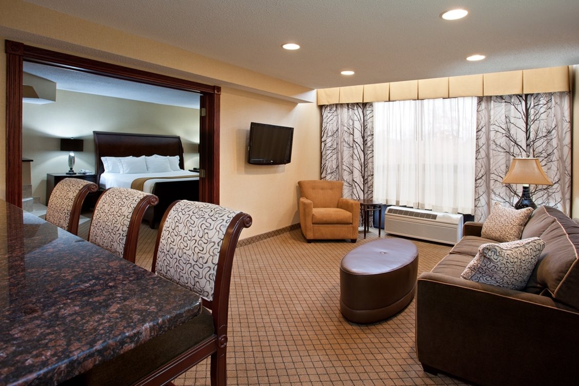 holiday inn express and suites wadsworth by ihg