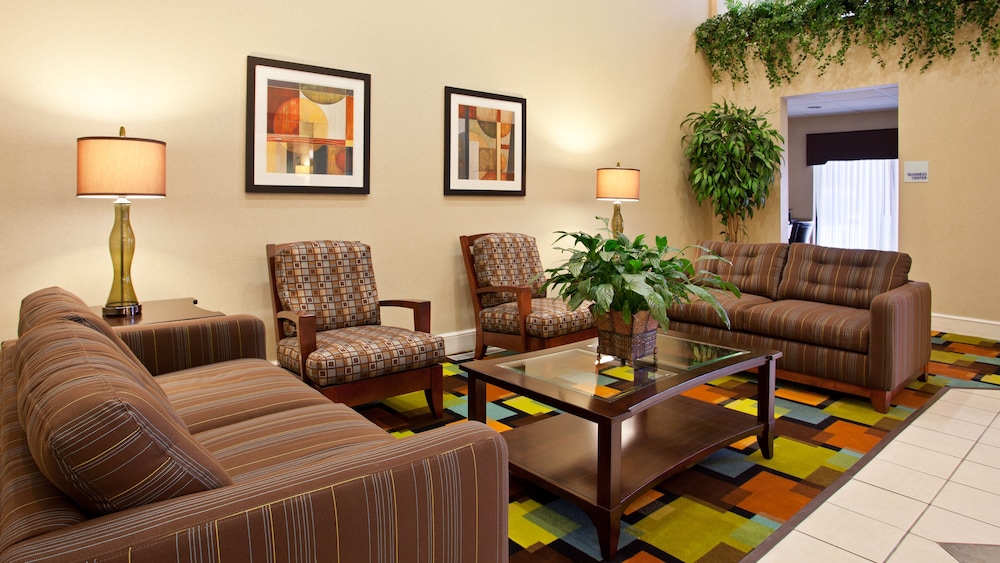 holiday inn express and suites wadsworth by ihg