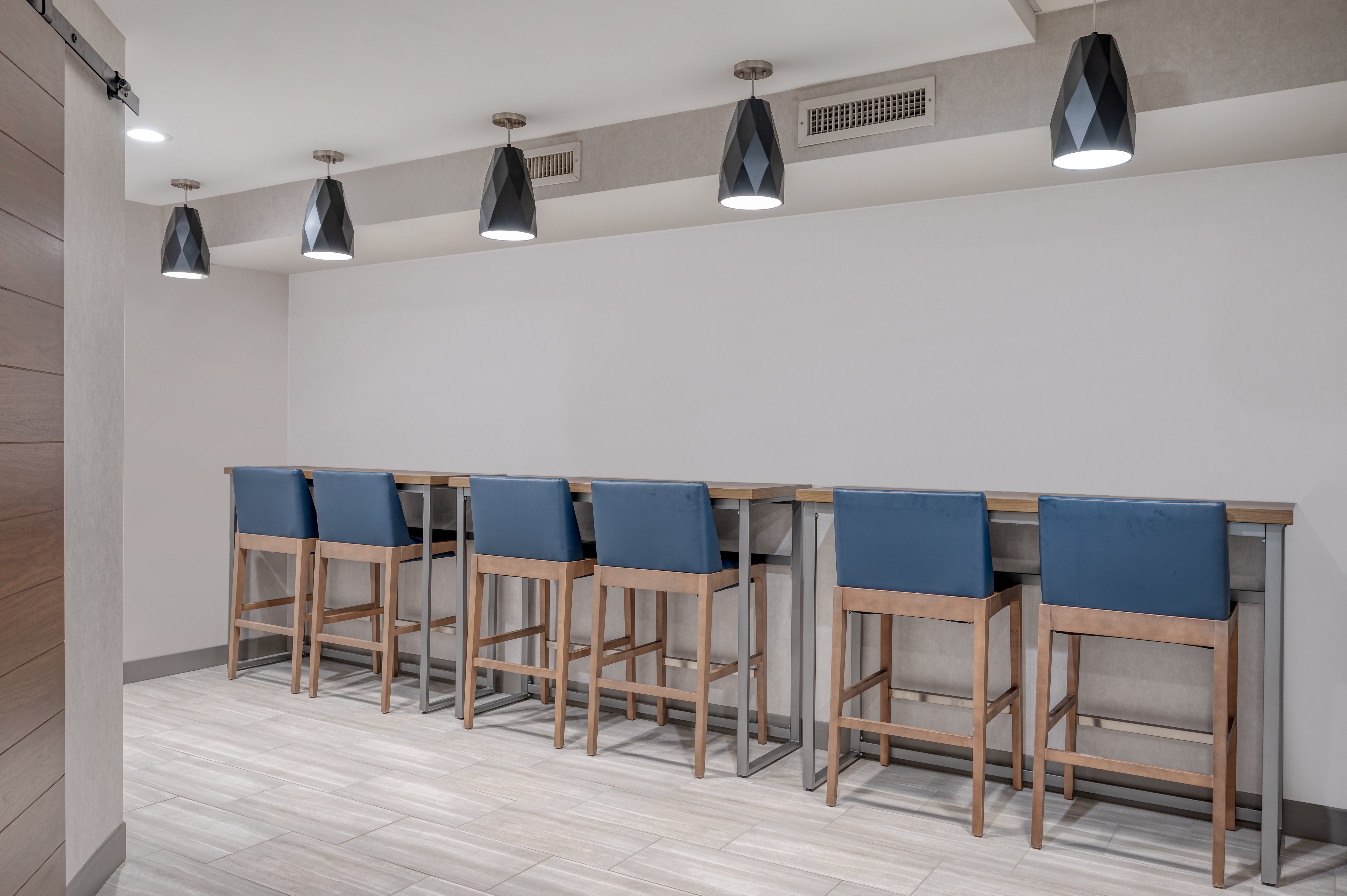 holiday inn express and suites wadsworth by ihg