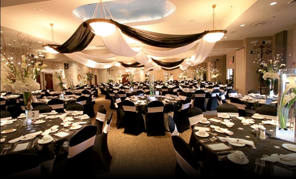 holiday inn express and suites wadsworth by ihg