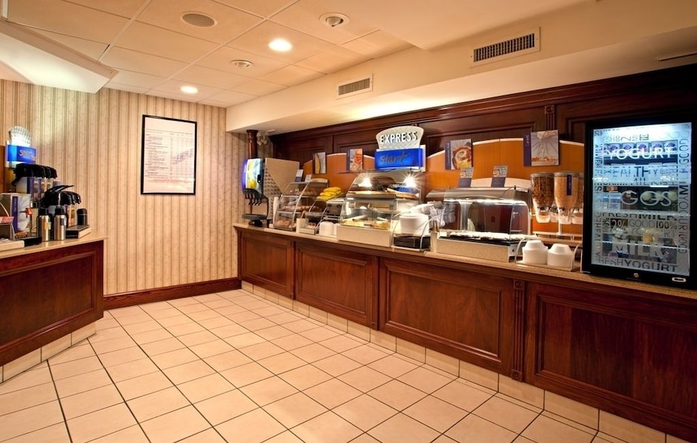 holiday inn express and suites wadsworth by ihg