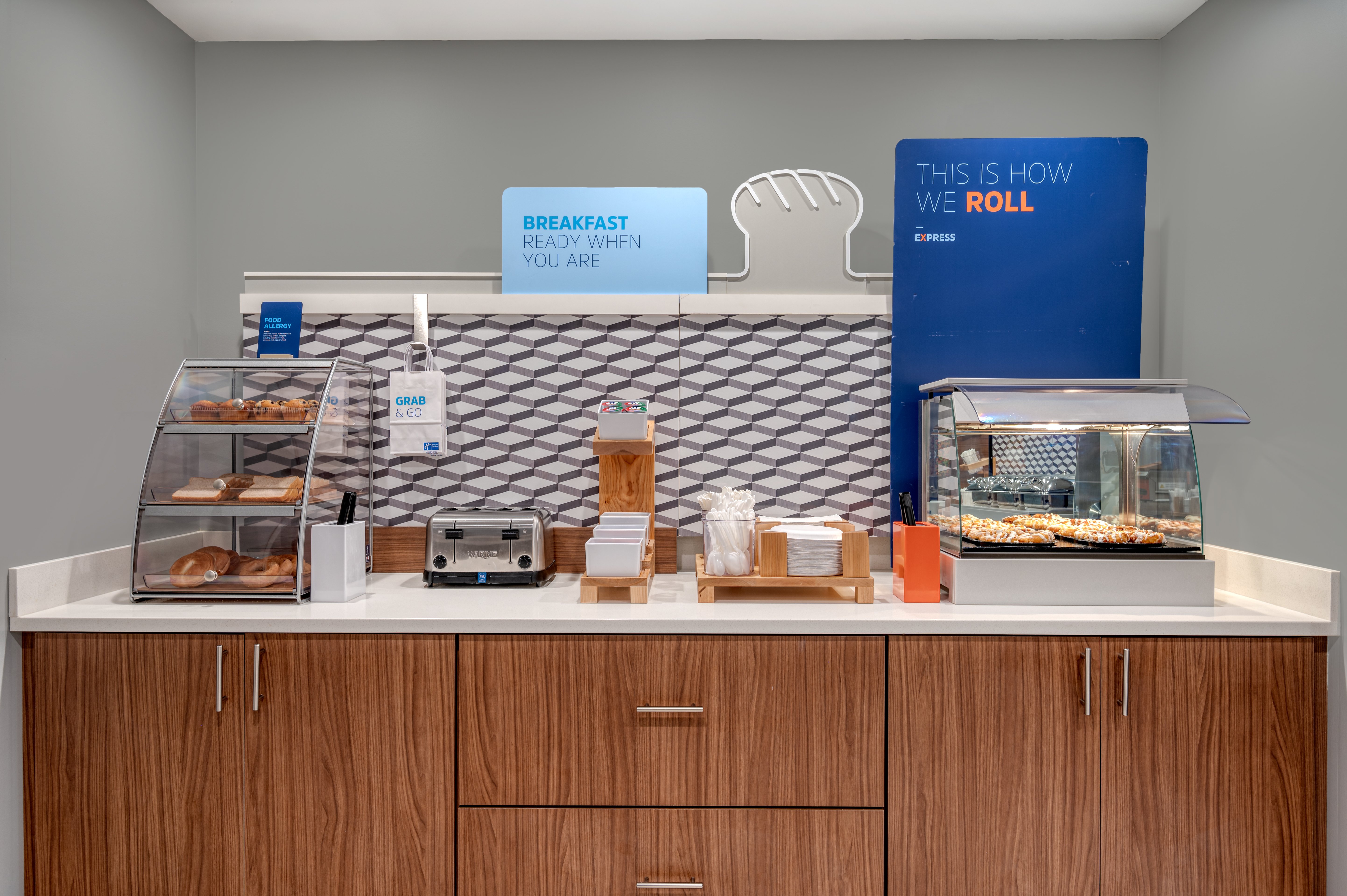 holiday inn express and suites wadsworth by ihg