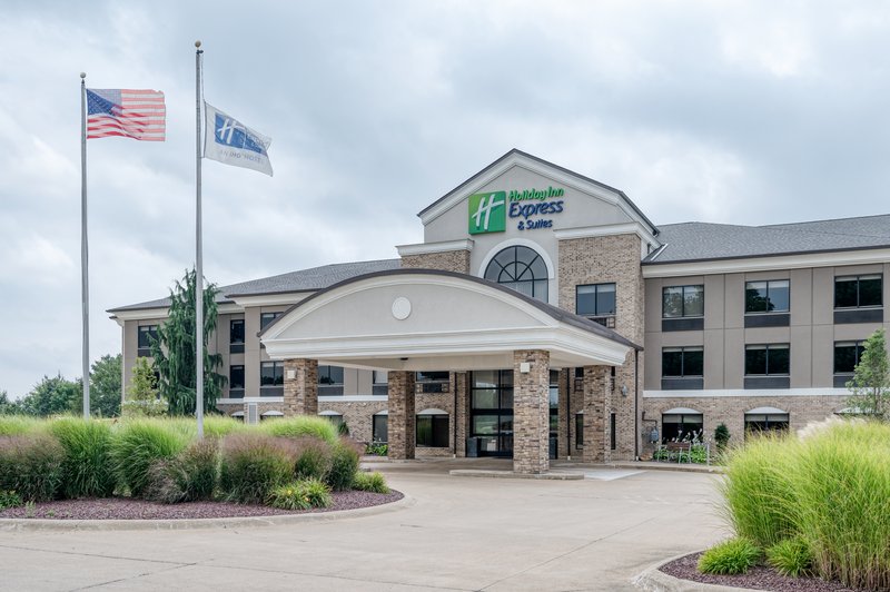 holiday inn express and suites wadsworth by ihg