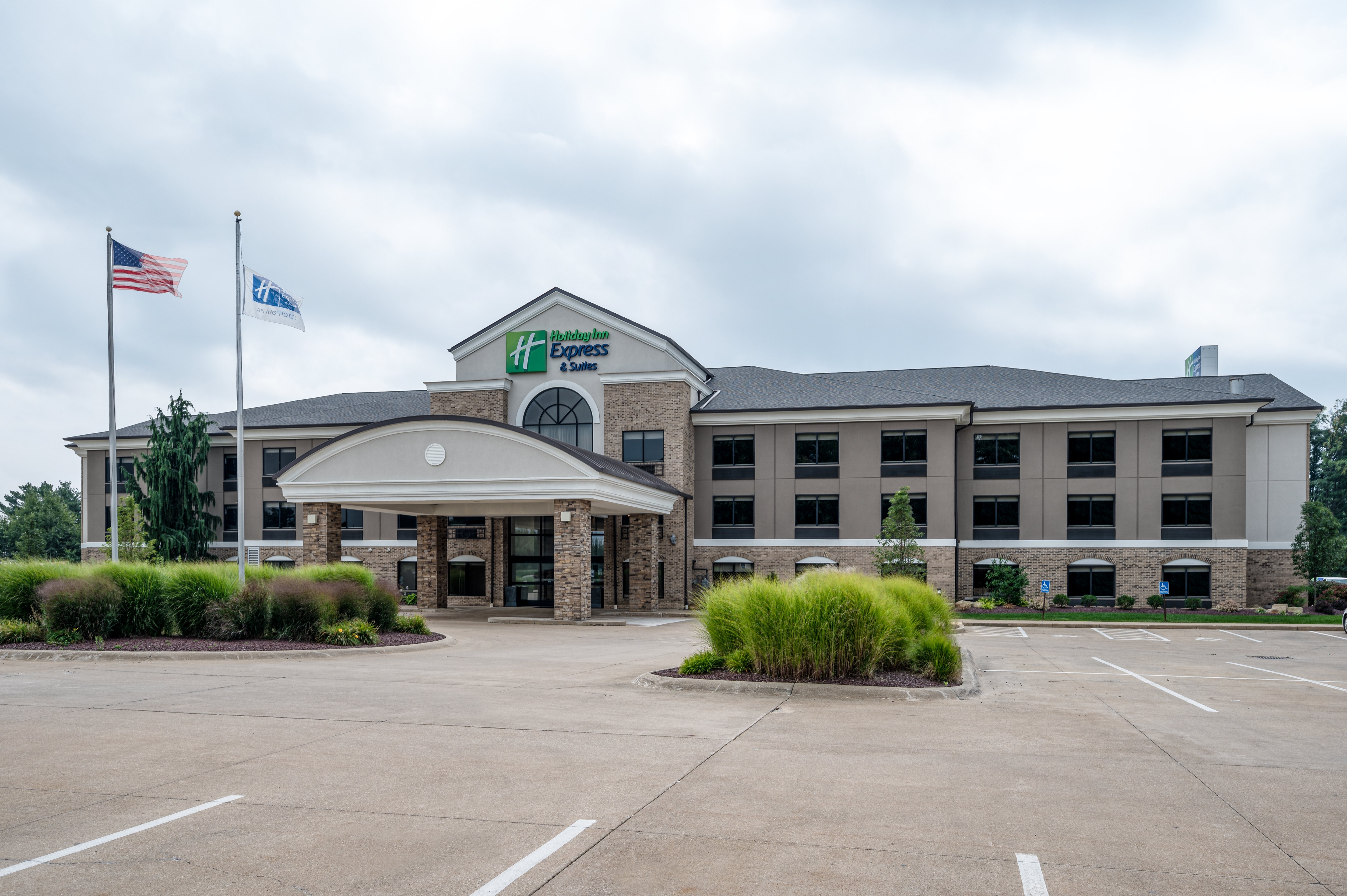 holiday inn express and suites wadsworth by ihg