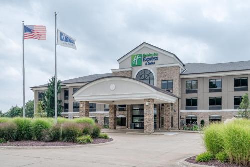 holiday inn express and suites wadsworth by ihg