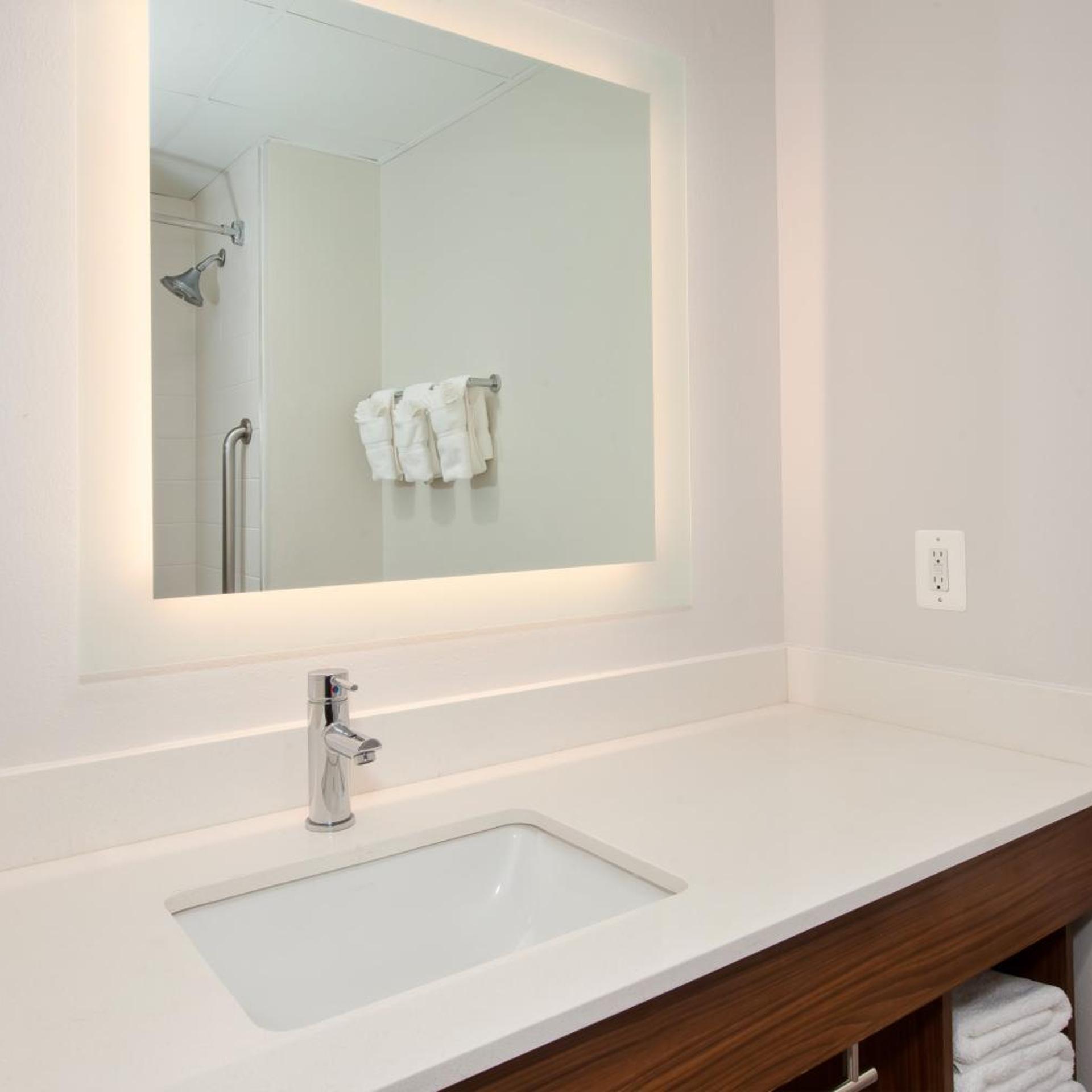 holiday inn express hotel and suites warrenton by ihg