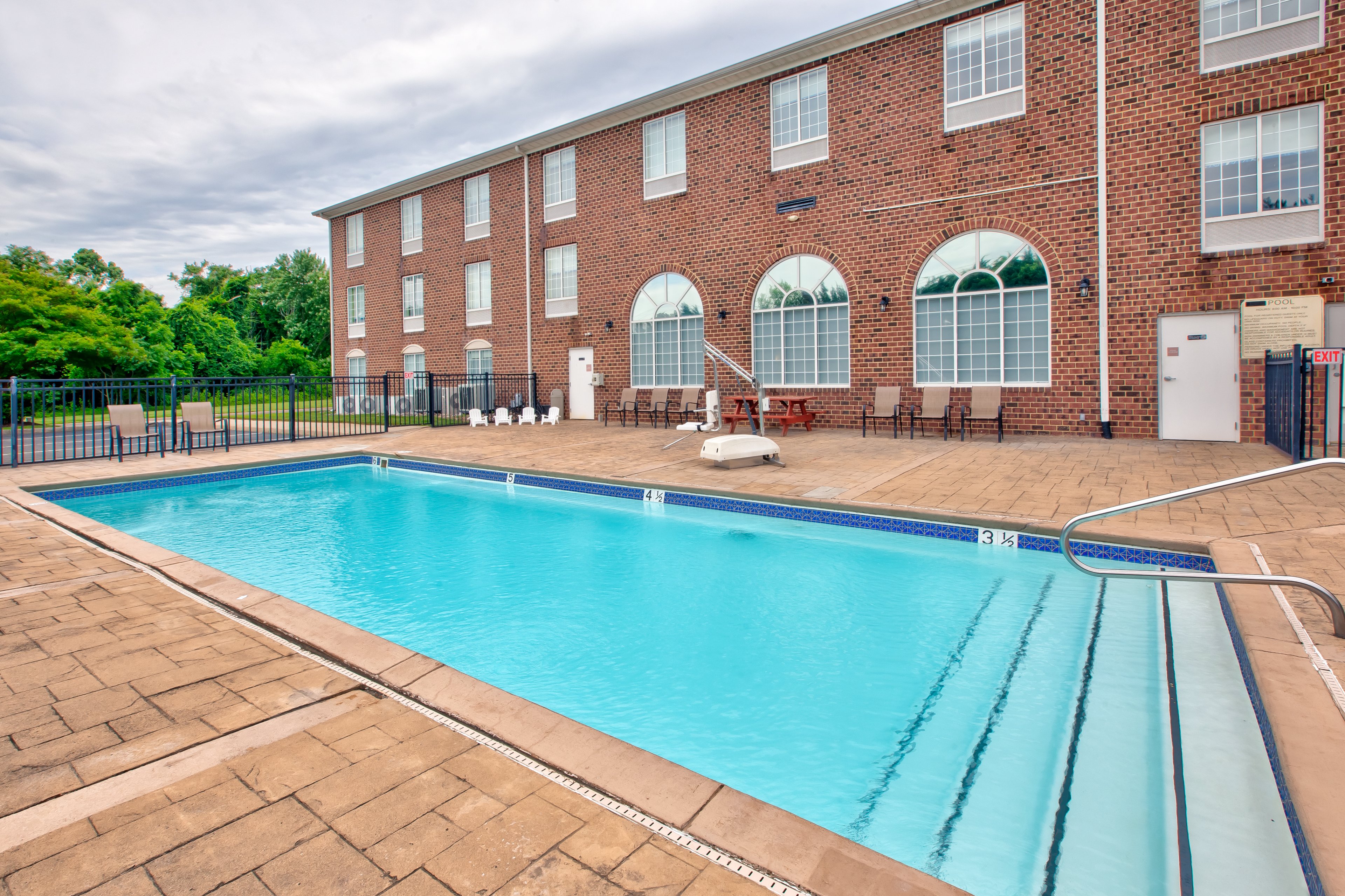 holiday inn express hotel and suites warrenton by ihg