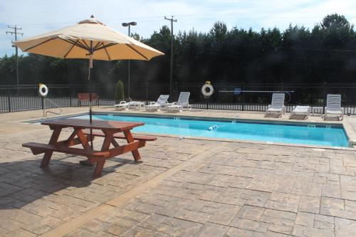 holiday inn express hotel and suites warrenton by ihg